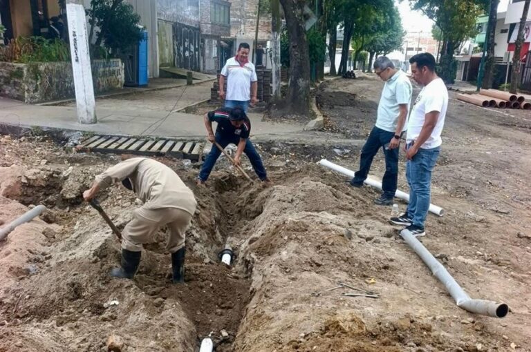 Reparan fuga de agua en Ruiz Cortines en dos horas