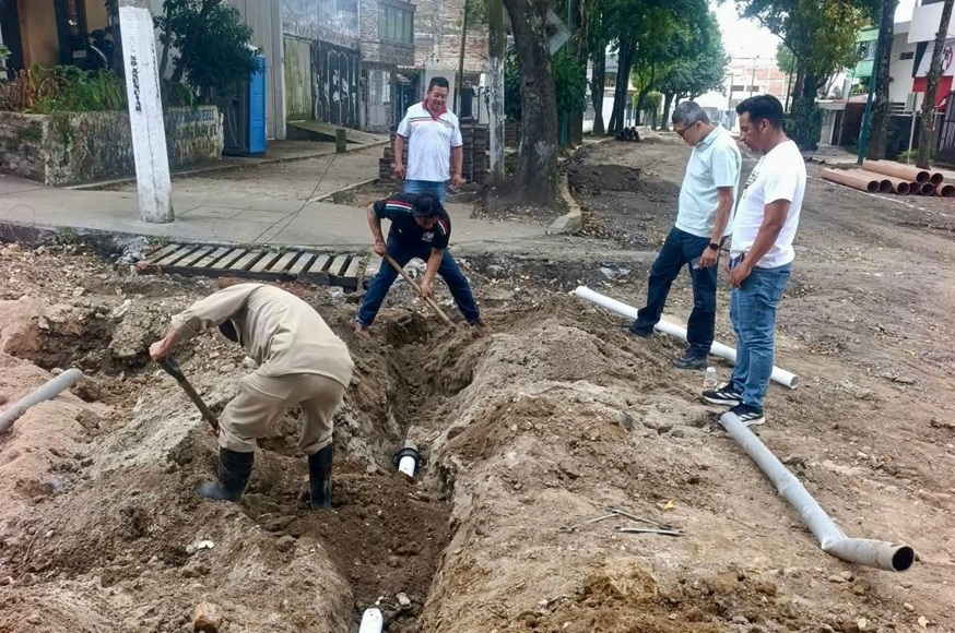 Reparan fuga de agua en Ruiz Cortines en dos horas