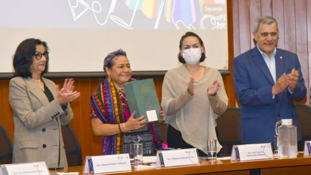 Rigoberta Menchú insta a médicos a ser guías de luz