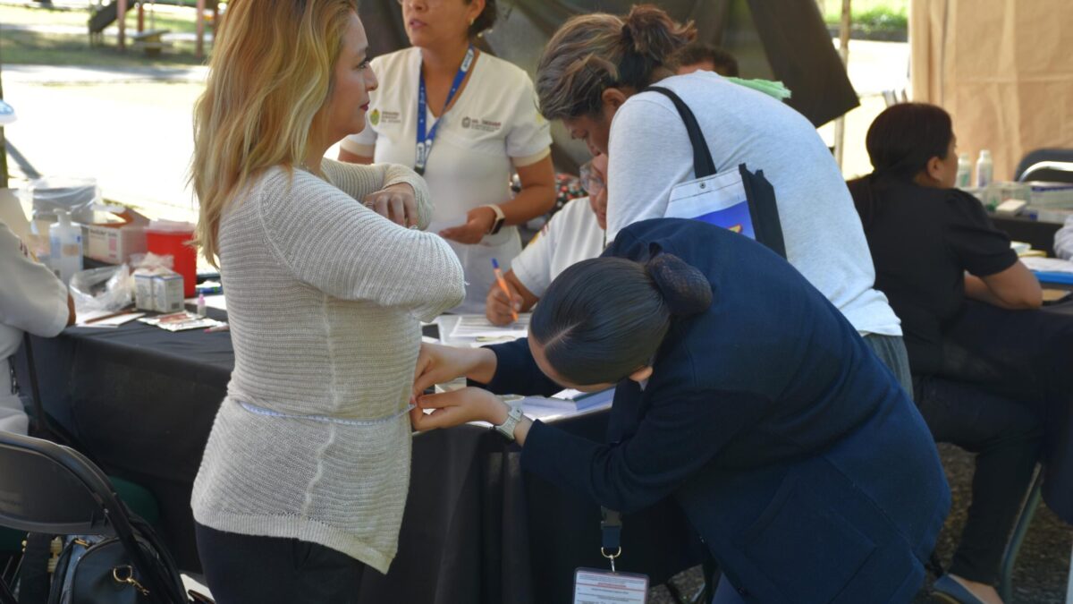 Río Blanco ofrece atención médica en Las Haciendas