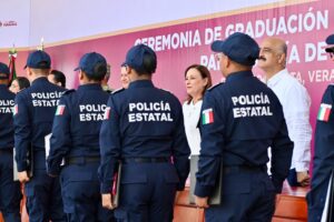 Rocío Nahle entrega patrullas y equipo a la SSP de Veracruz