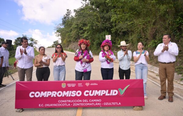 Rocío Nahle inaugura nuevo tramo en Huayacocotla-Zontecomatlán