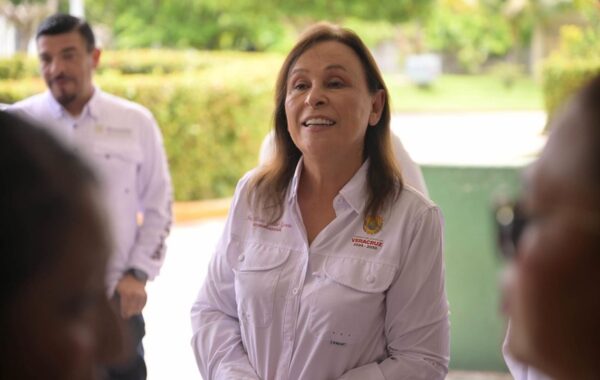 Rocío Nahle supervisa hospitales en el sur de Veracruz