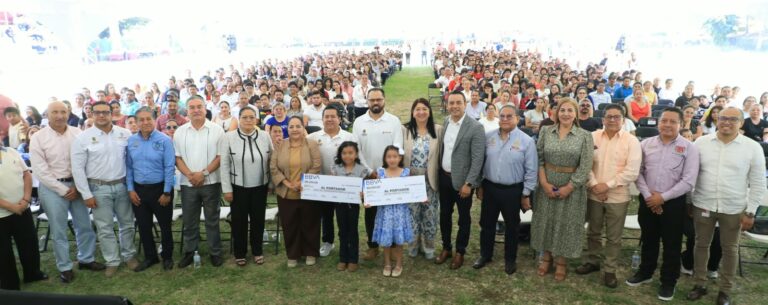 Sefiplan entrega becas a hijos de trabajadores sindicalizados
