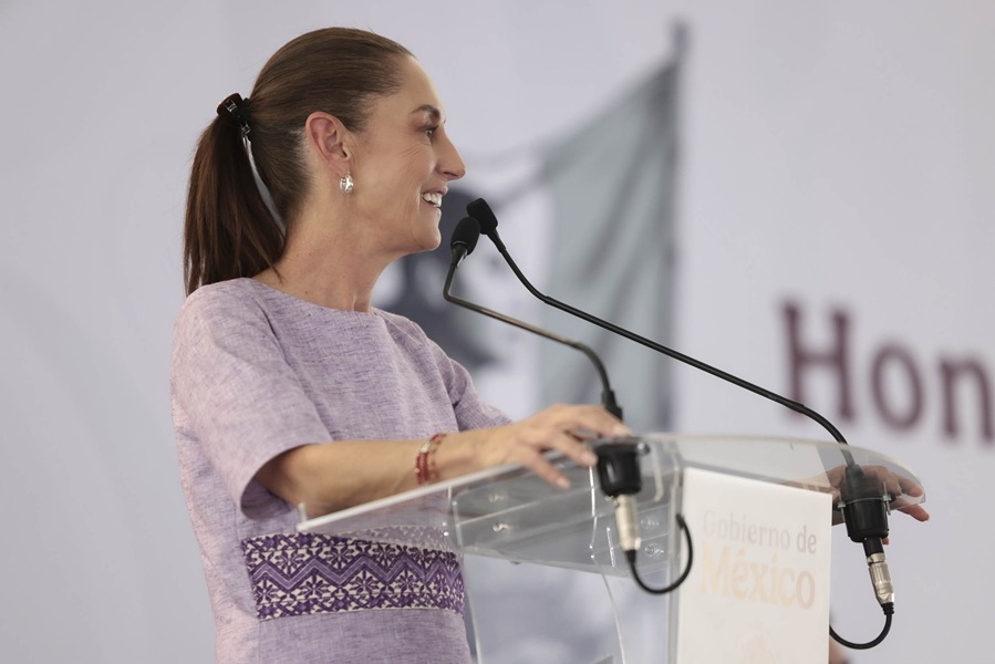 Sheinbaum destaca costo del Fobaproa en gira por Colima