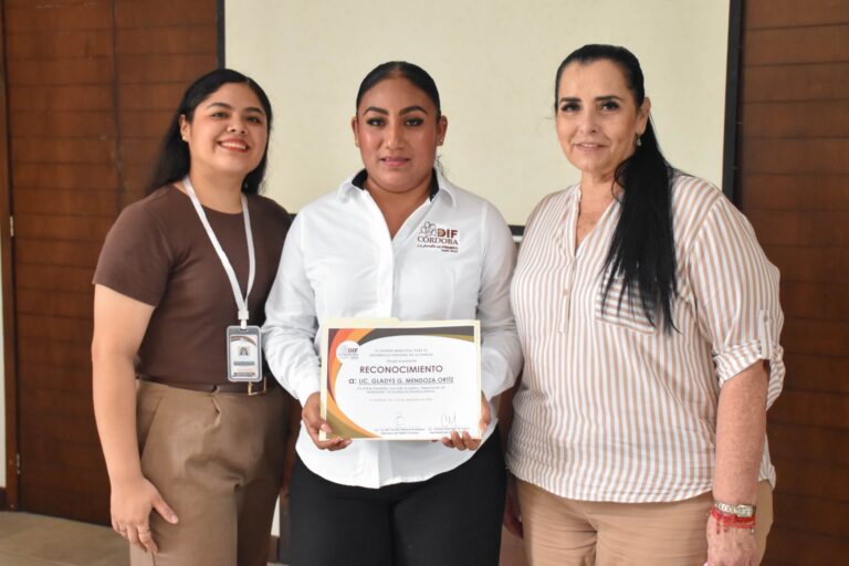 SMDIF promueve la importancia del testamento en la familia