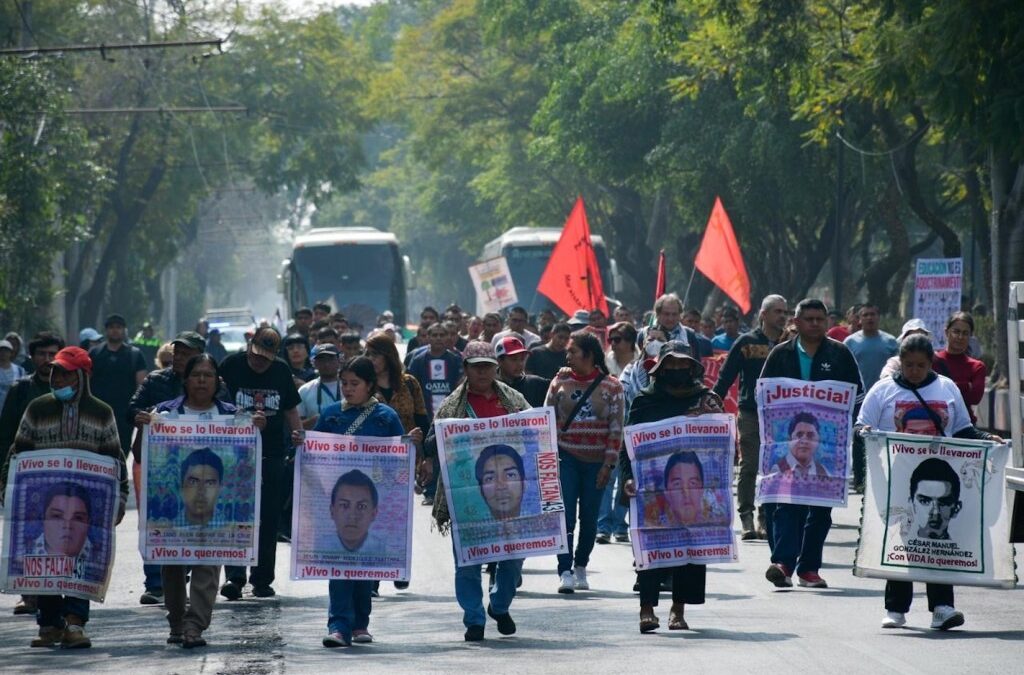 Suprema Corte ordena a FGR transparentar caso Ayotzinapa