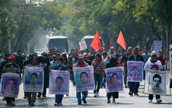 Suprema Corte ordena a FGR transparentar caso Ayotzinapa
