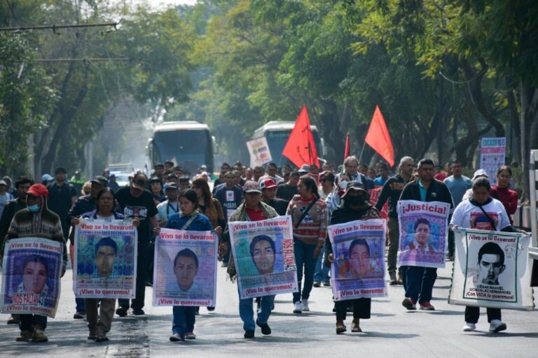 Suprema Corte ordena a FGR transparentar caso Ayotzinapa