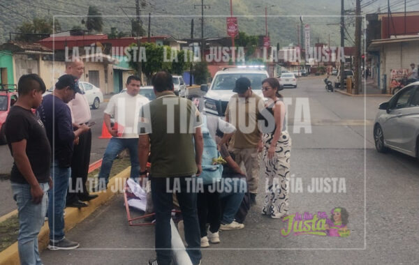 Trabajador lesionado tras caer con poste de alumbrado