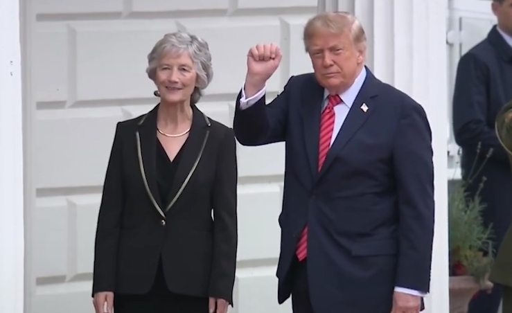 Trump ignora advertencias sobre inteligencia artificial y rechaza controles