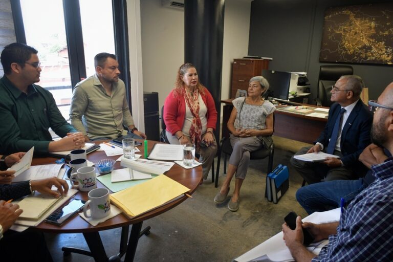 Vecinos supervisan avance de obra en Ruiz Cortines