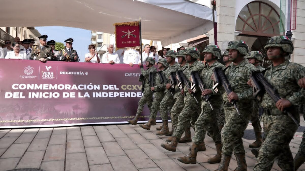 Veracruz celebra el regreso del desfile cívico-militar