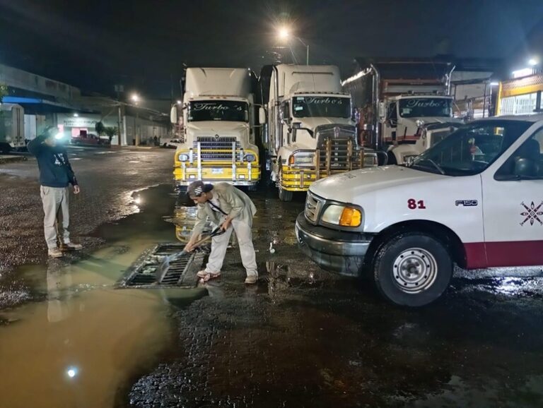 Xalapa pide a ciudadanos prevenir inundaciones limpiando calles