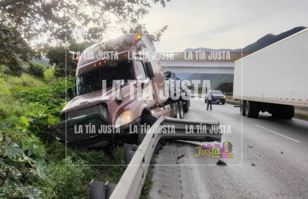 Accidente de tractocamión en la autopista Orizaba-Puebla