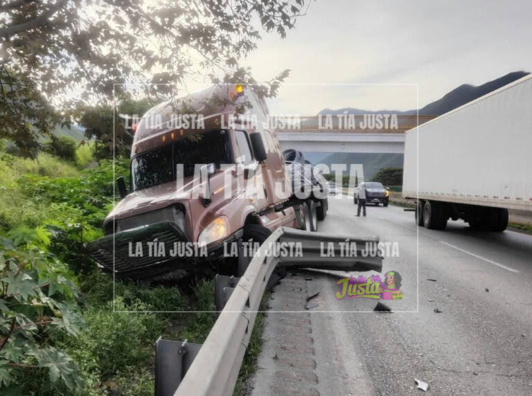 Accidente de tractocamión en la autopista Orizaba-Puebla