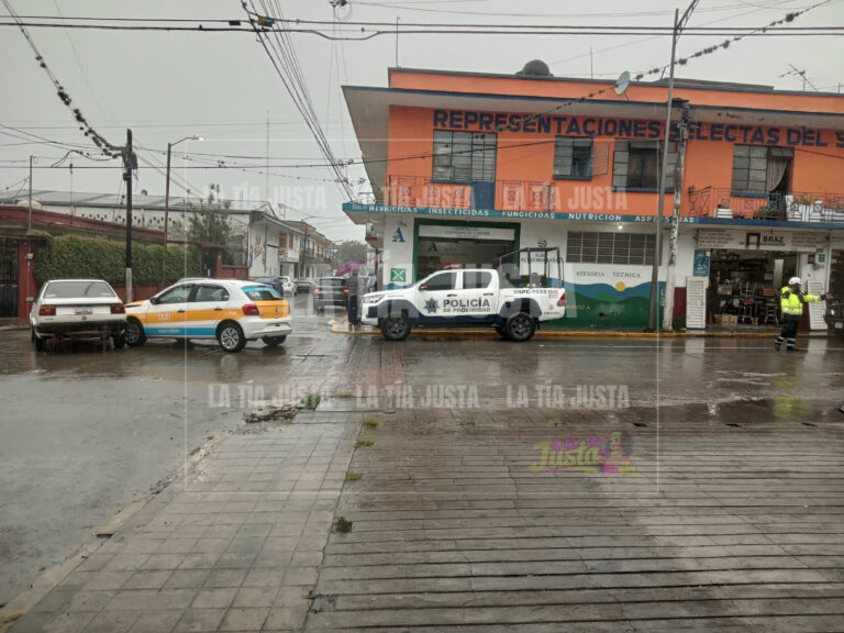 Accidente entre taxi y auto particular en Córdoba