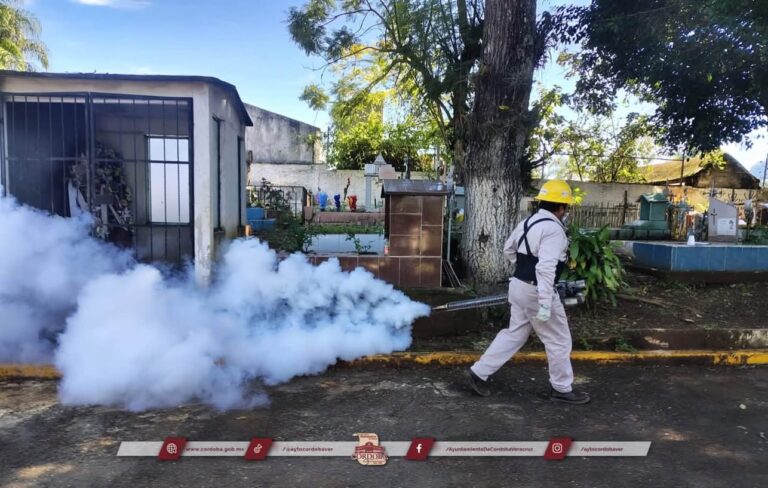 Acciones sanitarias en panteones de Córdoba para Día de Muertos