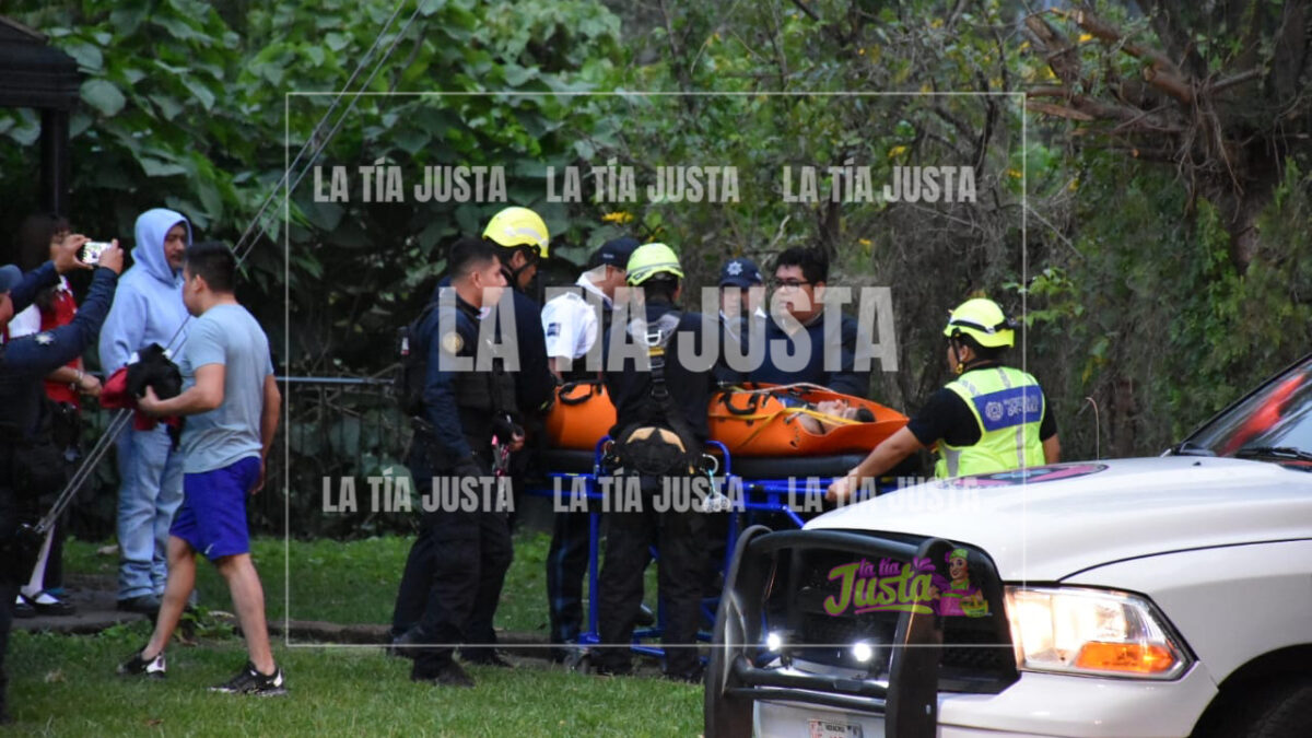 Adolescente se precipita a barranco al intentar recuperar su celular