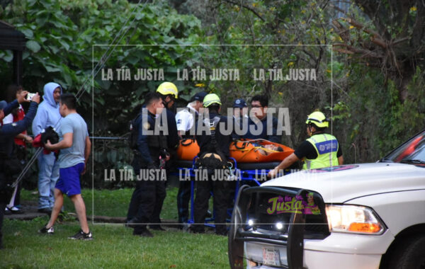 Adolescente se precipita a barranco al intentar recuperar su celular