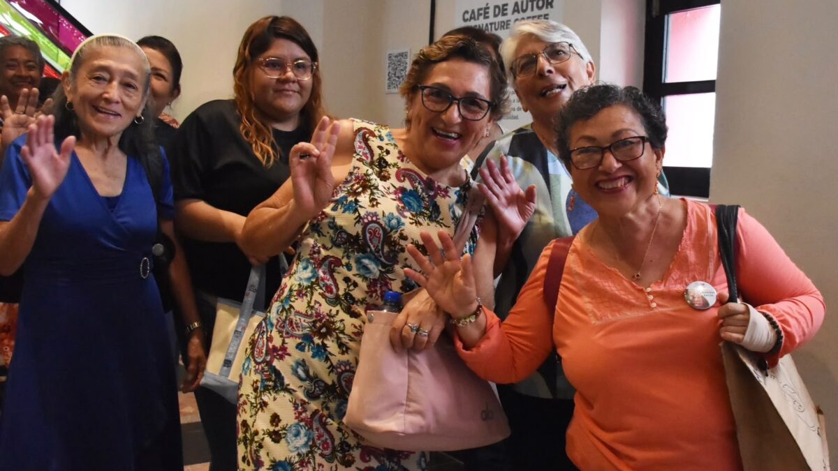 Adultos mayores visitan el Museo del Café en Córdoba