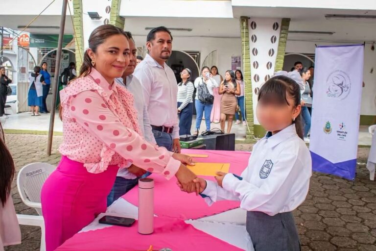 Apoyos económicos para educación básica en Ixhuatlán del Café