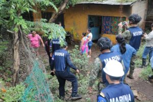 Asistencia a familias evacuadas en Hueyapan por inundaciones