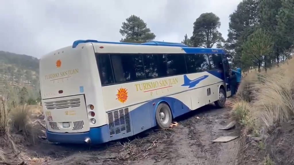 Autobús varado interrumpe acceso en Pico de Orizaba