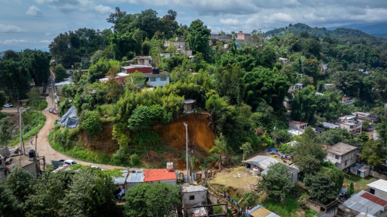 Ayuntamiento responde a deslizamiento en colonia Colosio