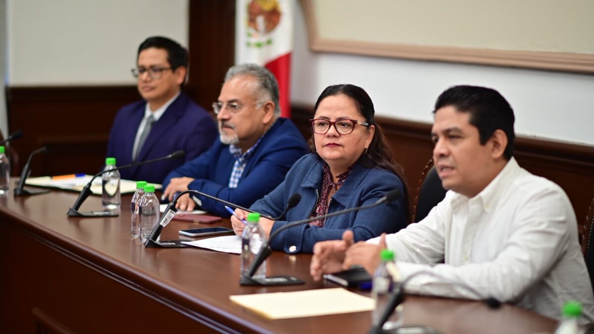 Ayuntamiento y INSUS entregan escrituras en Xalapa