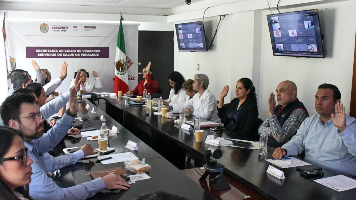 COESABI avanza en salud y otorga Medalla al Mérito Médico
