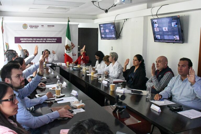 COESABI avanza en salud y otorga Medalla al Mérito Médico