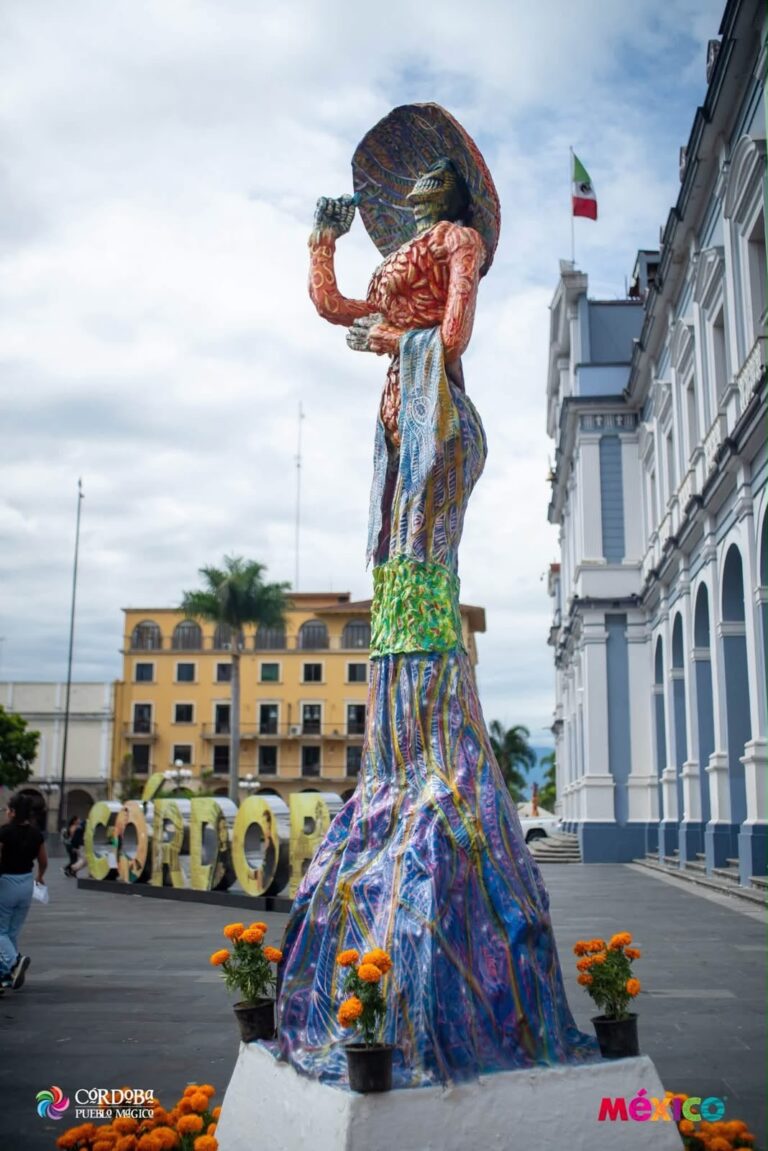 Córdoba instala 23 catrinas para el Festival de Día de Muertos