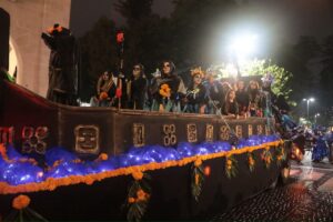 Desfile Monumental Almas del Mictlán celebra tradiciones veracruzanas