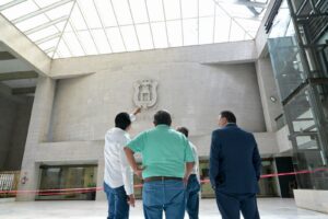 Diputado Esteban Bautista supervisa mantenimiento en el Congreso