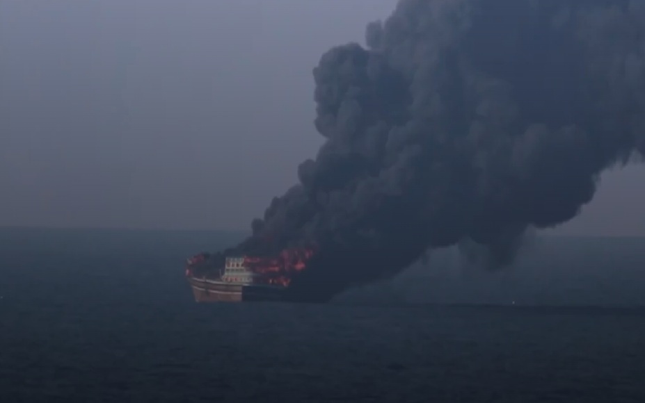 EEUU destruye buque de vigilancia iraní en el golfo de Omán