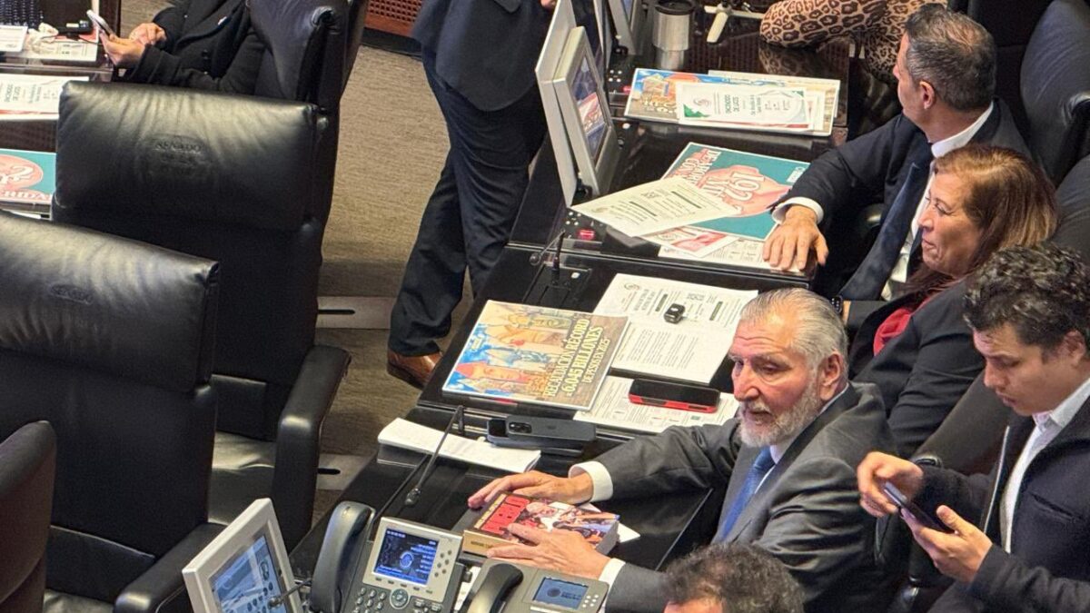 El libro de AMLO se distribuye en el Senado antes de su lanzamiento