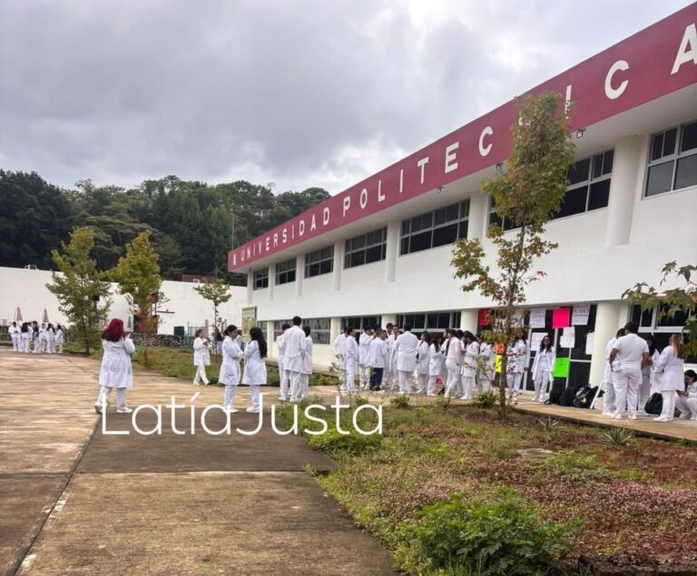 Estudiantes de la UPH Huatusco protestan por incumplimientos