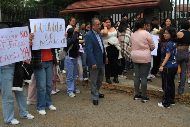 Estudiantes de Normal Veracruzana exigen transparencia y rechazan cobro extra