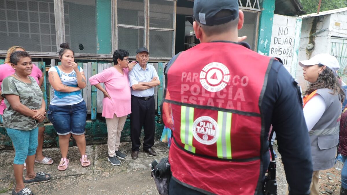 Evacuación en Hueyapan brinda asistencia a familias afectadas