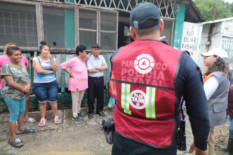 Evacuación en Hueyapan brinda asistencia a familias afectadas