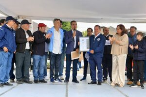 Expo de Autos Antiguos atrae a miles en Xalapa
