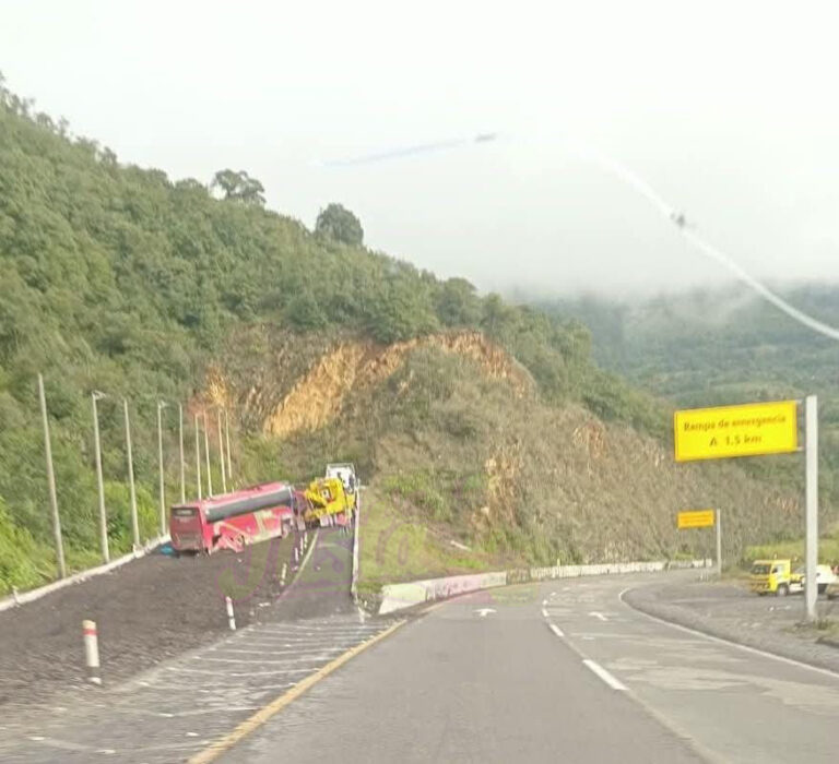 Fallece pasajera en accidente de autobús en Maltrata