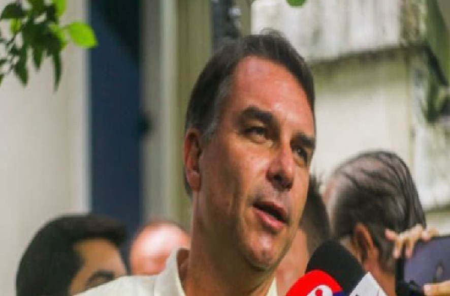 Flávio Bolsonaro viaja a EE. UU. tras perder elecciones en Brasil