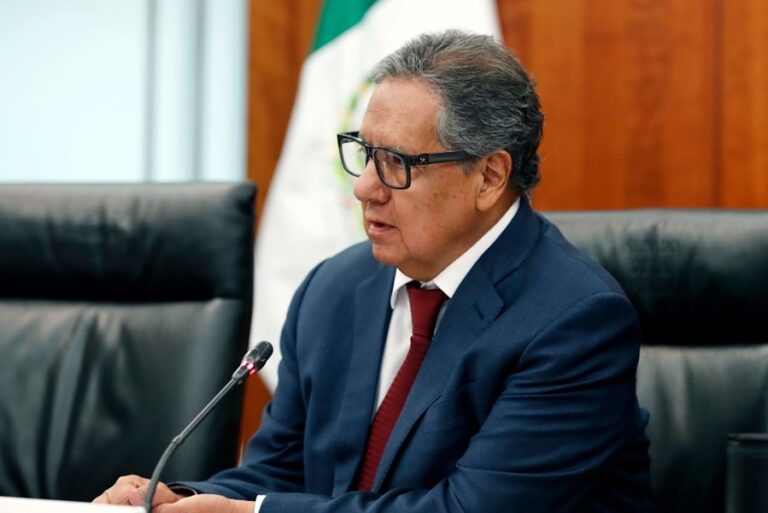 Higinio Martínez aclara gestión sobre privilegios en AICM