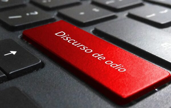 Iglesia católica llama a combatir el odio en redes sociales