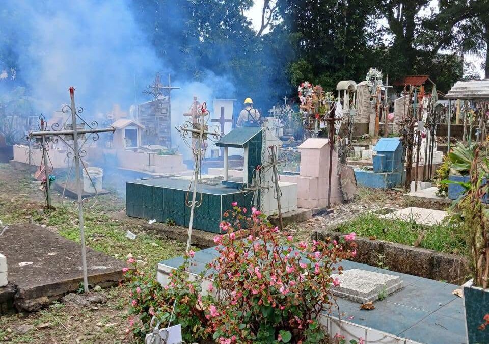 Ixtaczoquitlán prepara panteones para Todos Santos