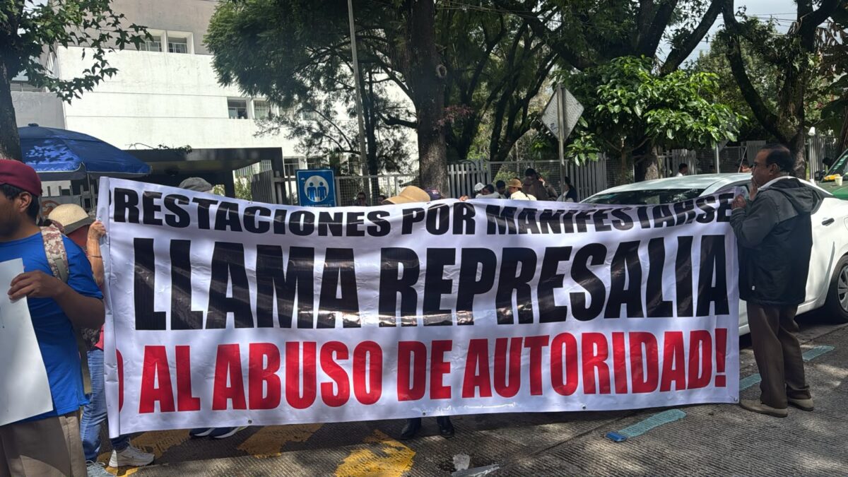 Médicos protestan en Xalapa por desabasto de insumos