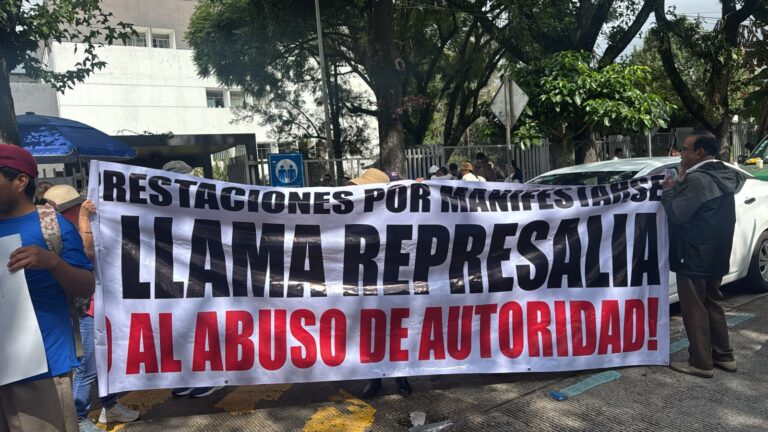 Médicos protestan en Xalapa por desabasto de insumos