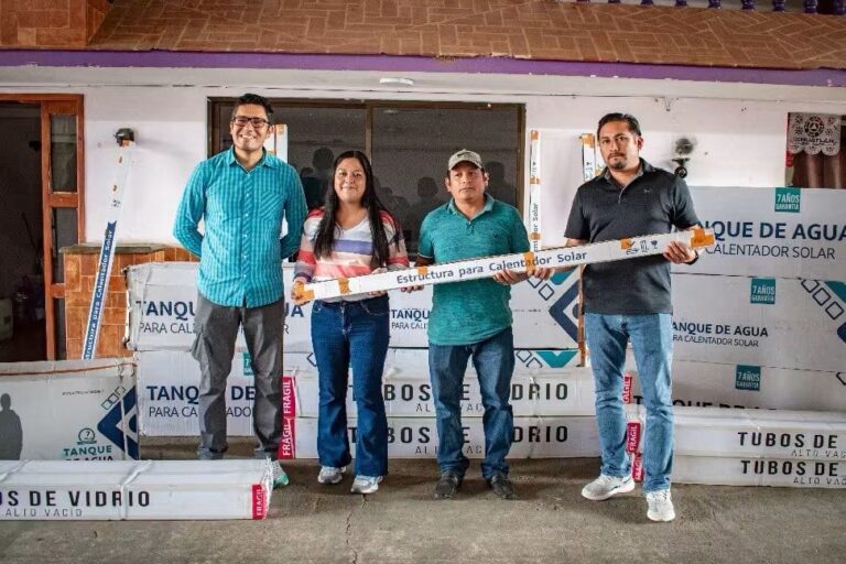 Nueve calentadores solares beneficiarán a familias en Ixhuatlán